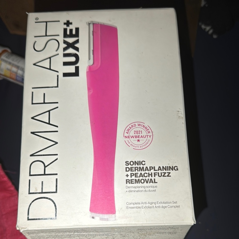 Luxe+ Pink Sonic Dermaplaning Tool